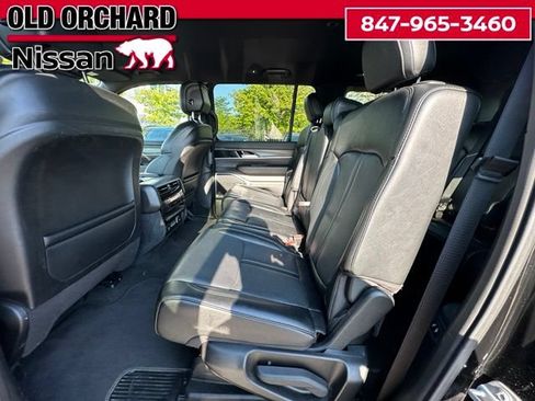 Used 2024 Jeep Wagoneer Series II w/ Flexible Seating Group AWD/4WD image 14