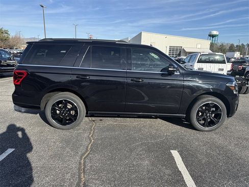 Used 2023 Ford Expedition Limited image 8