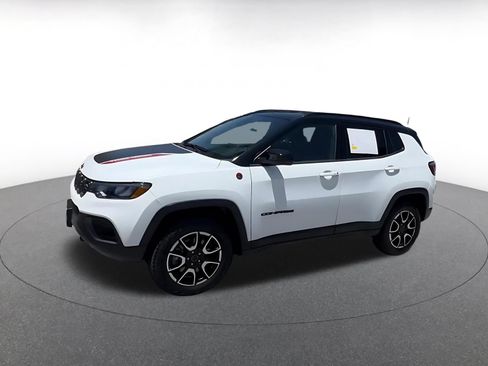 Used 2025 Jeep Compass Trailhawk AWD/4WD image 7