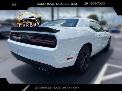 Used 2022 Dodge Challenger SXT w/ Plus Package RWD image 5
