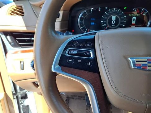 Used 2017 Cadillac Escalade Platinum AWD/4WD image 11