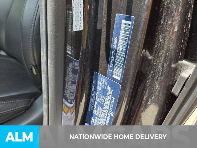 Used 2025 Kia Carnival FWD image 4
