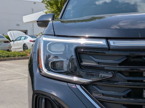 New 2026 Volkswagen Atlas Cross Sport SE FWD image 10