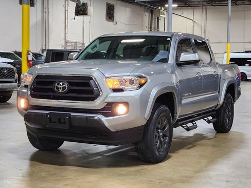 Used 2021 Toyota Tacoma SR5 RWD image 4