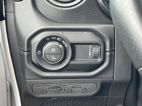 Used 2024 Jeep Gladiator Mojave w/ Technology Group AWD/4WD image 30