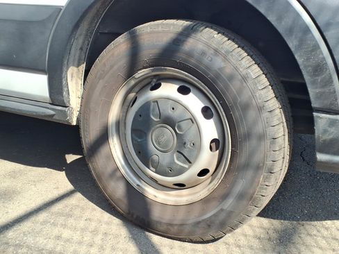 Used 2019 Ford Transit 250 130 Medium Roof image 5