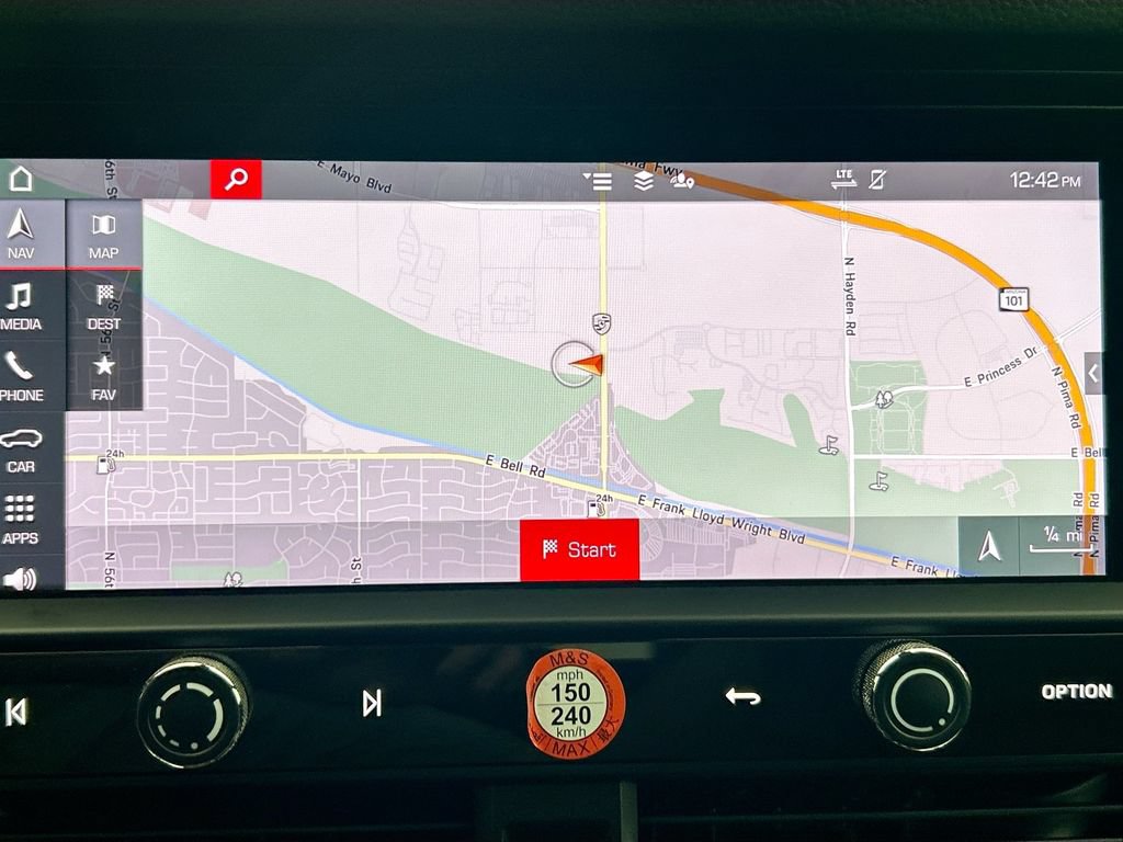 Certified 2023 Porsche Macan AWD/4WD image 16