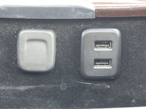 Used 2018 Cadillac Escalade ESV Luxury image 30