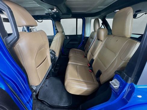 Used 2023 Jeep Wrangler Unlimited Sahara AWD/4WD image 28