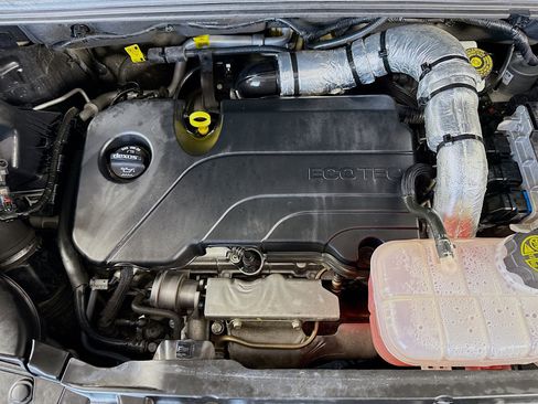 Used 2022 Buick Encore Preferred w/ Safety Package FWD image 30