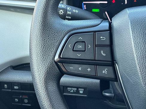 Certified 2025 Toyota Sienna LE FWD image 27