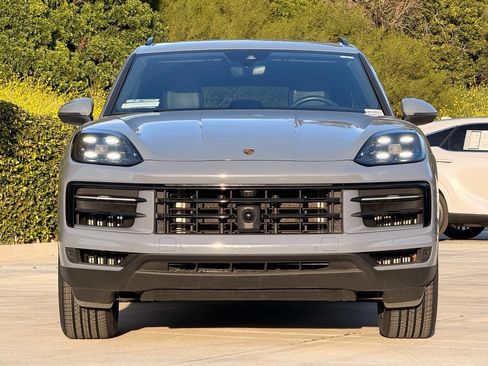 Used 2024 Porsche Cayenne image 4