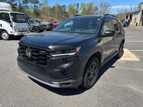 Used 2025 Honda Pilot TrailSport image 2