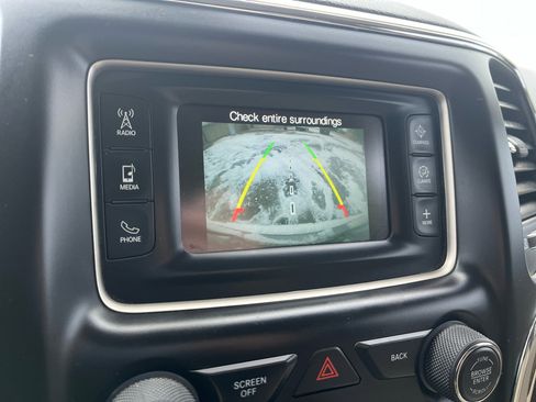 Used 2017 Jeep Grand Cherokee Laredo w/ Quick Order Package 23E image 12