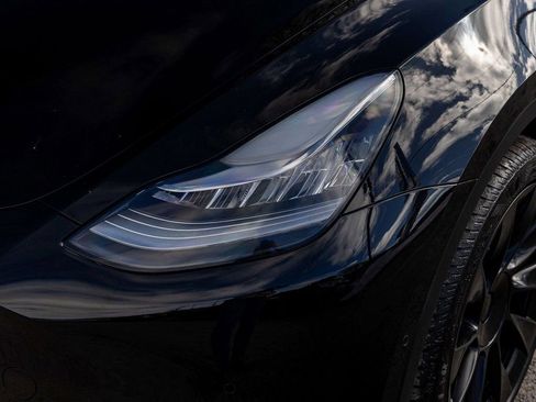 Used 2021 Tesla Model Y Long Range image 29