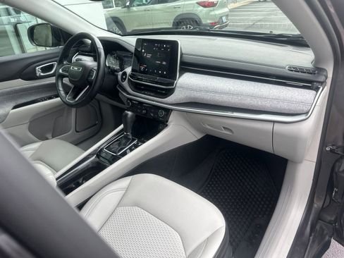Used 2022 Jeep Compass Latitude w/ Convenience Group FWD image 9