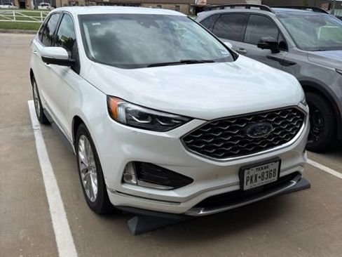 Used 2021 Ford Edge Titanium w/ Equipment Group 301A FWD image 2