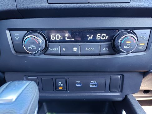 Used 2022 Nissan Frontier SV w/ Technology Package image 22