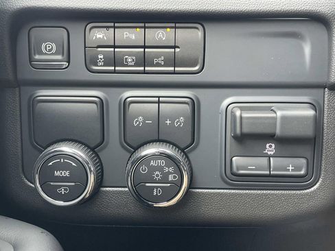 New 2025 Chevrolet Suburban High Country image 22