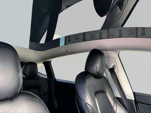 Used 2021 Tesla Model Y Long Range image 27