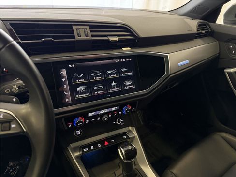 Used 2024 Audi Q3 2.0T Premium Plus image 18