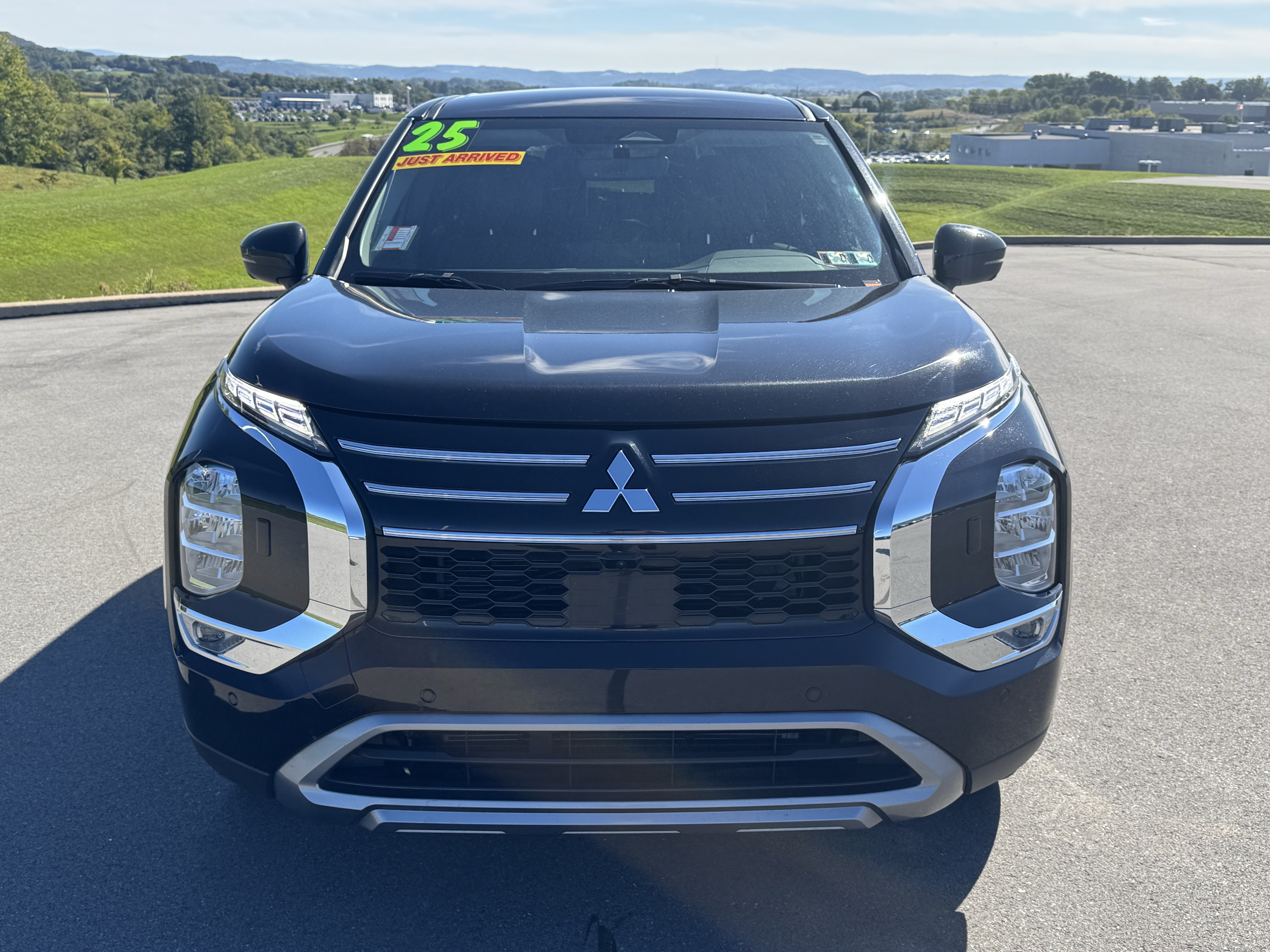 Used 2025 Mitsubishi Outlander SE AWD/4WD image 12