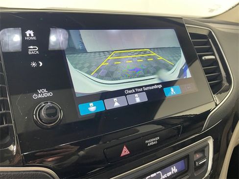 Used 2019 Honda Pilot Touring image 9