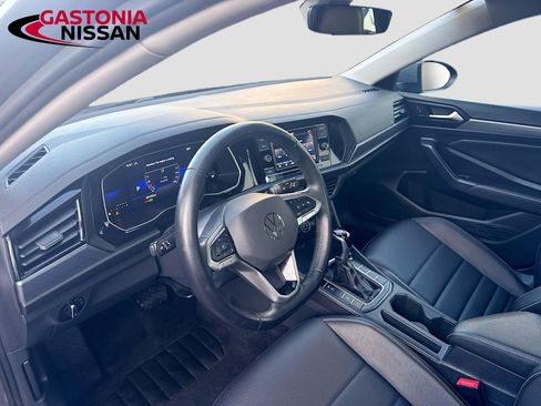 Used 2024 Volkswagen Jetta SE image 11