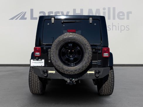 Used 2014 Jeep Wrangler Unlimited Sahara w/ Connectivity Group AWD/4WD image 5