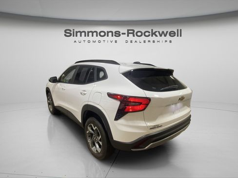 Used 2024 Chevrolet Trax LT image 7