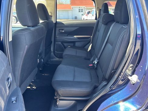 Used 2016 Mitsubishi Outlander SE image 12
