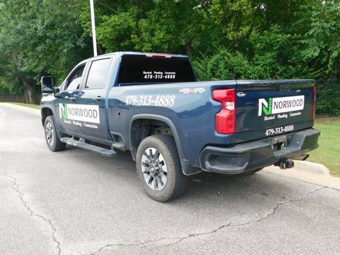 Used 2022 Chevrolet Silverado 2500 Custom w/ Custom Value Package AWD/4WD image 9