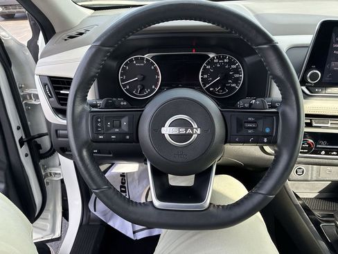 Used 2023 Nissan Rogue SV w/ SV Premium B Package image 14