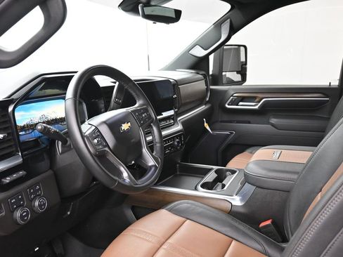 Used 2025 Chevrolet Silverado 2500 High Country w/ High Country Premium Package image 15