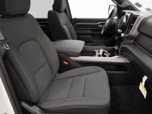 New 2026 RAM 1500 4x4 Crew Cab image 32