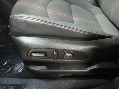 Used 2023 Chevrolet Equinox RS image 30