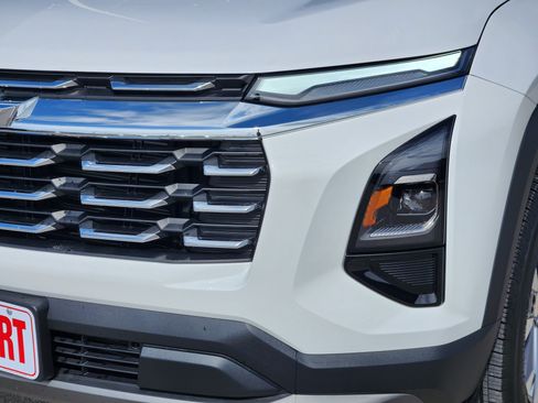 Used 2026 Chevrolet Equinox LT FWD image 8