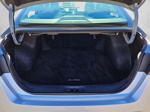 Used 2024 Nissan Altima 2.5 SV image 6