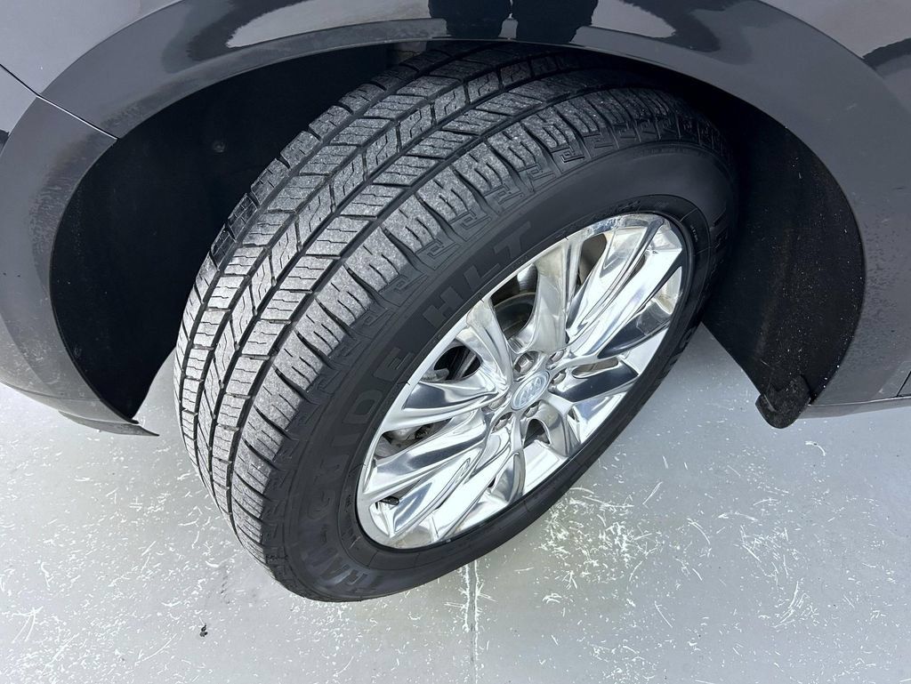 Used 2021 Buick Enclave Premium w/ Sun and Sites Package AWD/4WD image 24