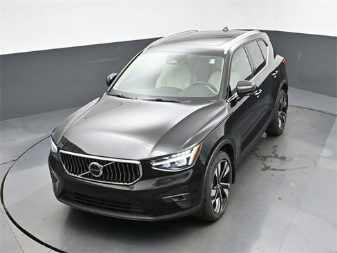 Used 2024 Volvo XC40 B5 Plus w/ Protection Package Premier image 45