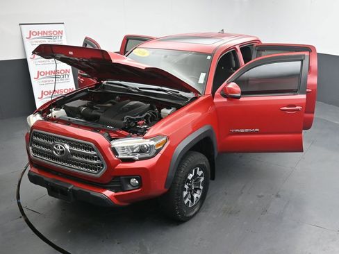 Used 2016 Toyota Tacoma TRD Off-Road w/ Premium & Technology Package image 43