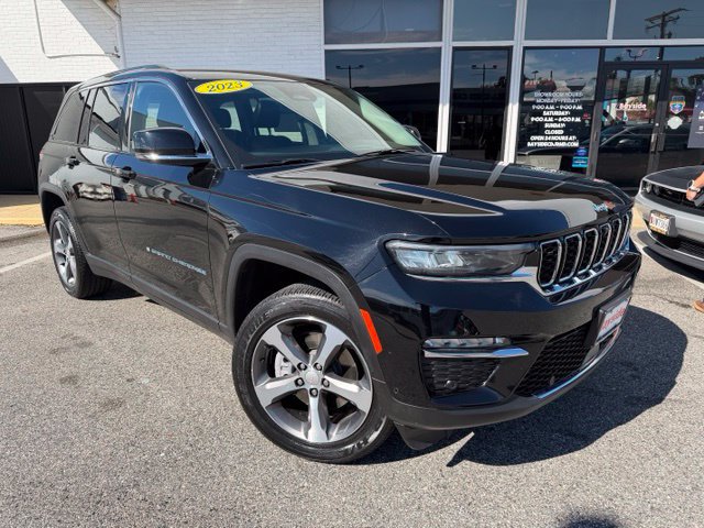 Used 2023 Jeep Grand Cherokee 4WD 4xe w/ Luxury Tech Group II image 2