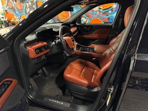Used 2025 Lincoln Aviator Reserve AWD/4WD image 10