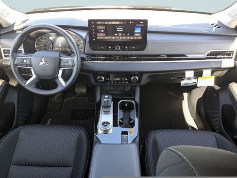 New 2026 Mitsubishi Outlander ES image 14