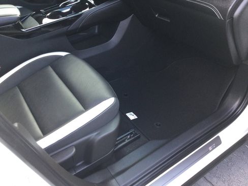 Used 2024 Buick Envision Sport Touring image 23