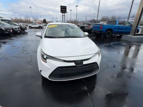 Used 2023 Toyota Corolla LE image 3