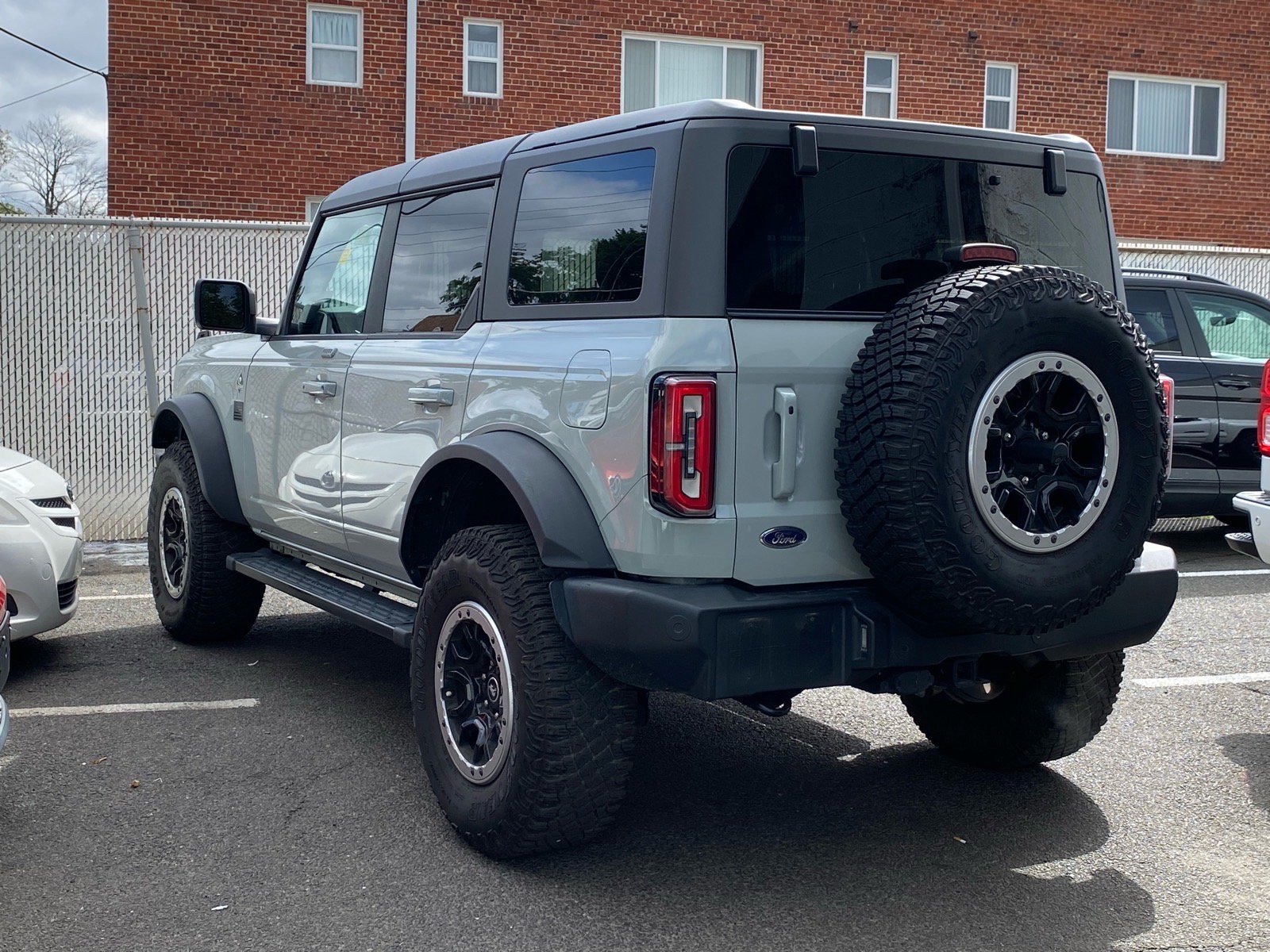 Used 2023 Ford Bronco Outer Banks w/ Sasquatch Package AWD/4WD image 4