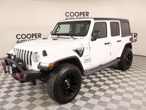 Used 2019 Jeep Wrangler Unlimited Sahara image 9