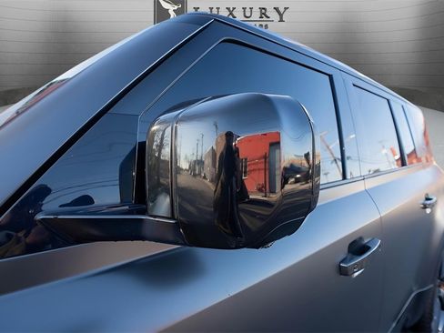 Used 2023 Land Rover Defender 110 V8 image 12