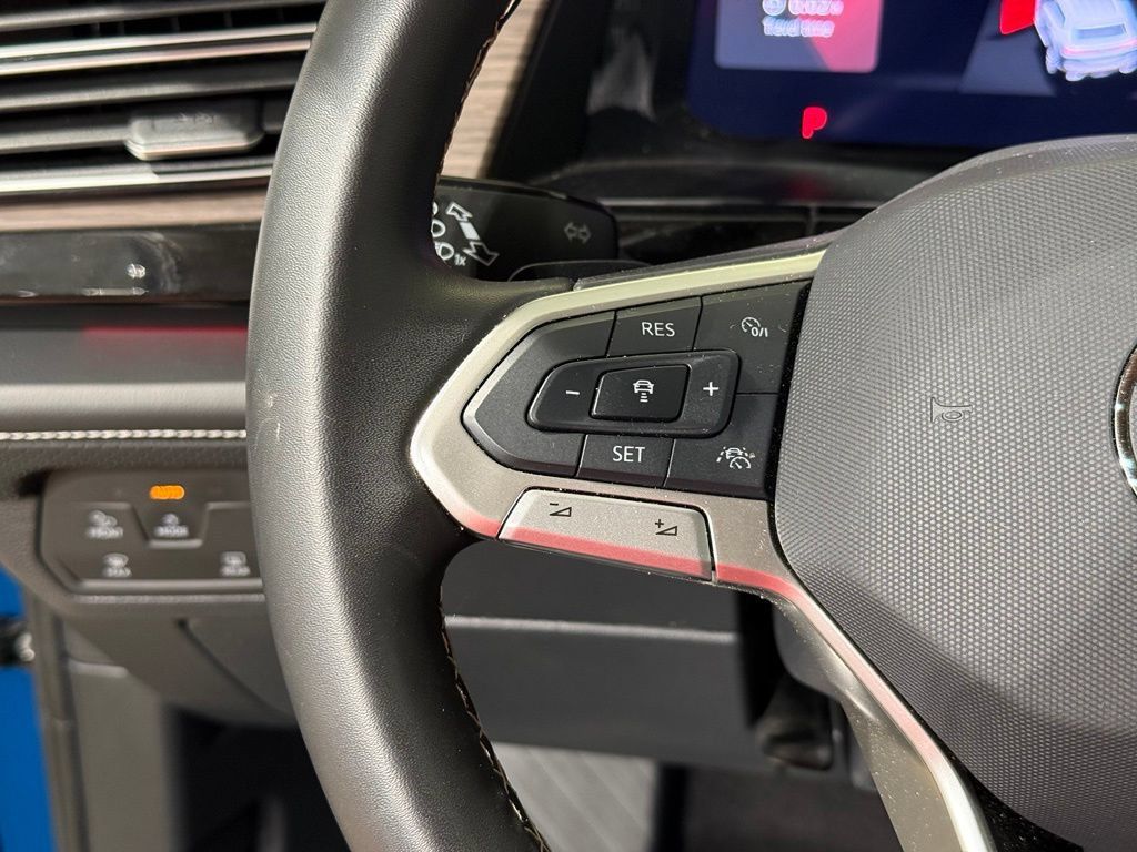 Used 2025 Volkswagen Atlas SEL AWD/4WD image 26